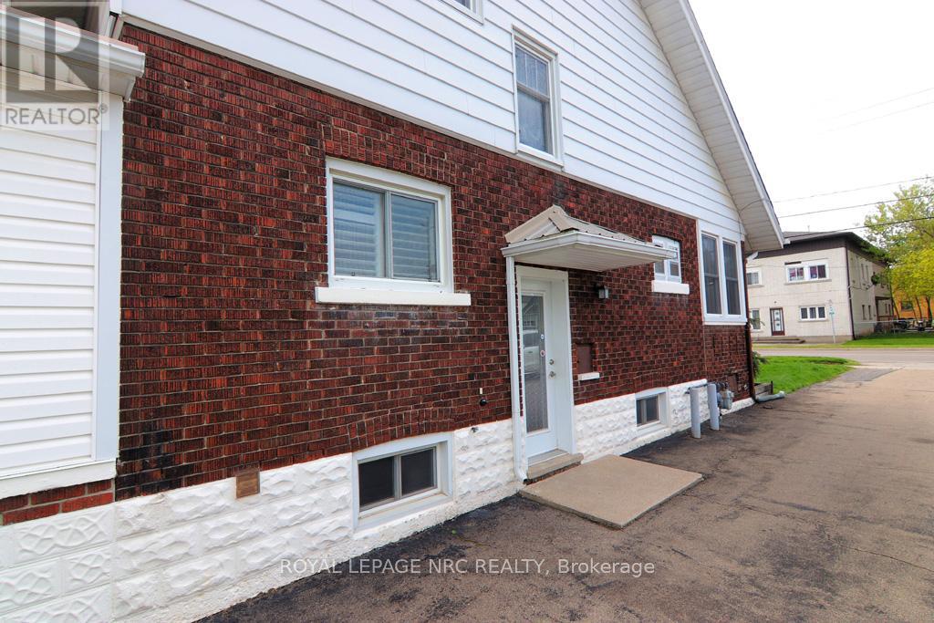 300 Phipps Street, Fort Erie (Central), Ontario  L2A 2V6 - Photo 10 - X12120493