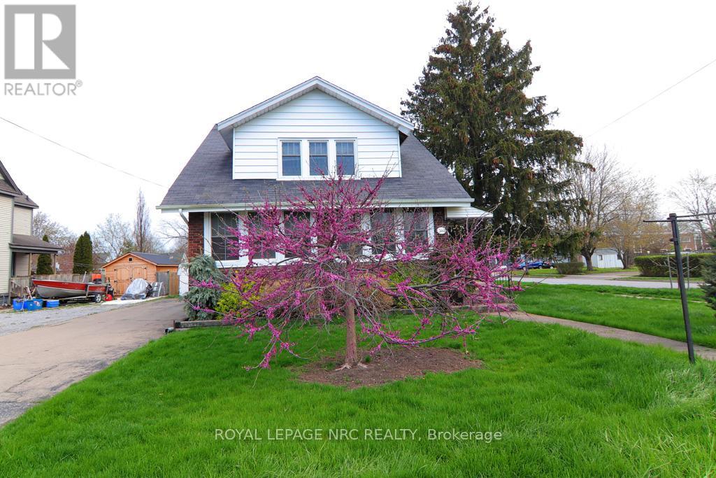 300 Phipps Street, Fort Erie (Central), Ontario  L2A 2V6 - Photo 2 - X12120493