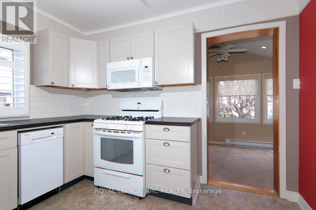 300 Phipps Street, Fort Erie (Central), Ontario  L2A 2V6 - Photo 25 - X12120493