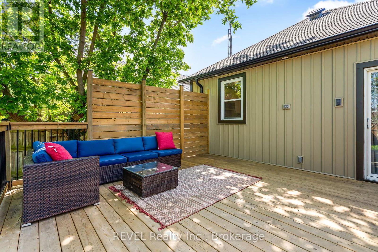 21 Hamilton Street, St. Catharines (Western Hill), Ontario  L2S 1K5 - Photo 12 - X12156364