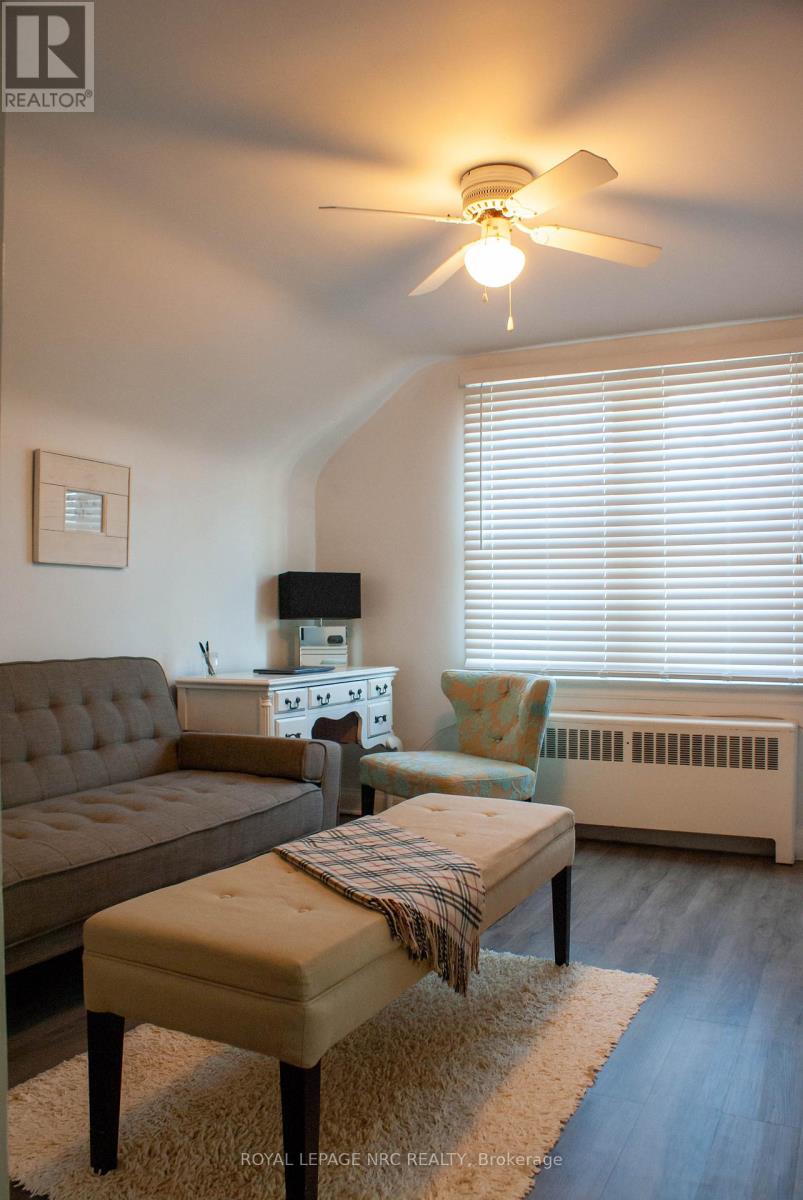 553 Carlton Street, St. Catharines (Carlton/bunting), Ontario  L2M 4X6 - Photo 14 - X12218197