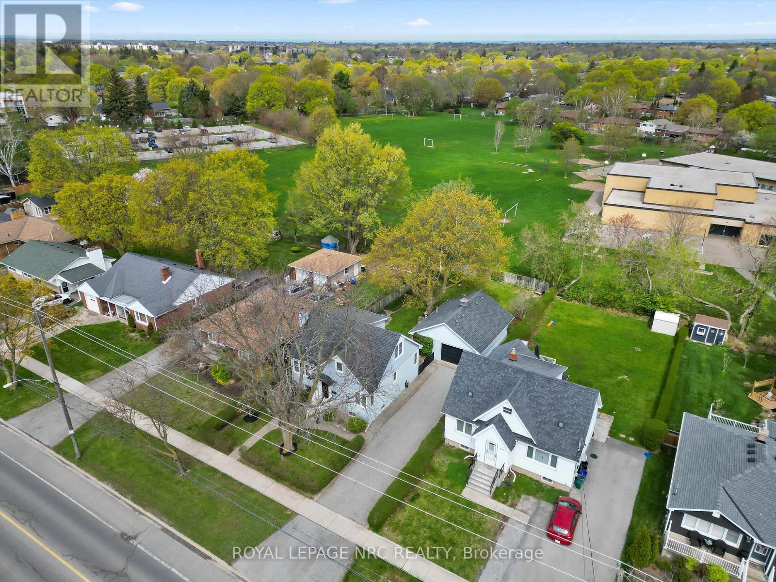 553 Carlton Street, St. Catharines (Carlton/bunting), Ontario  L2M 4X6 - Photo 30 - X12218197
