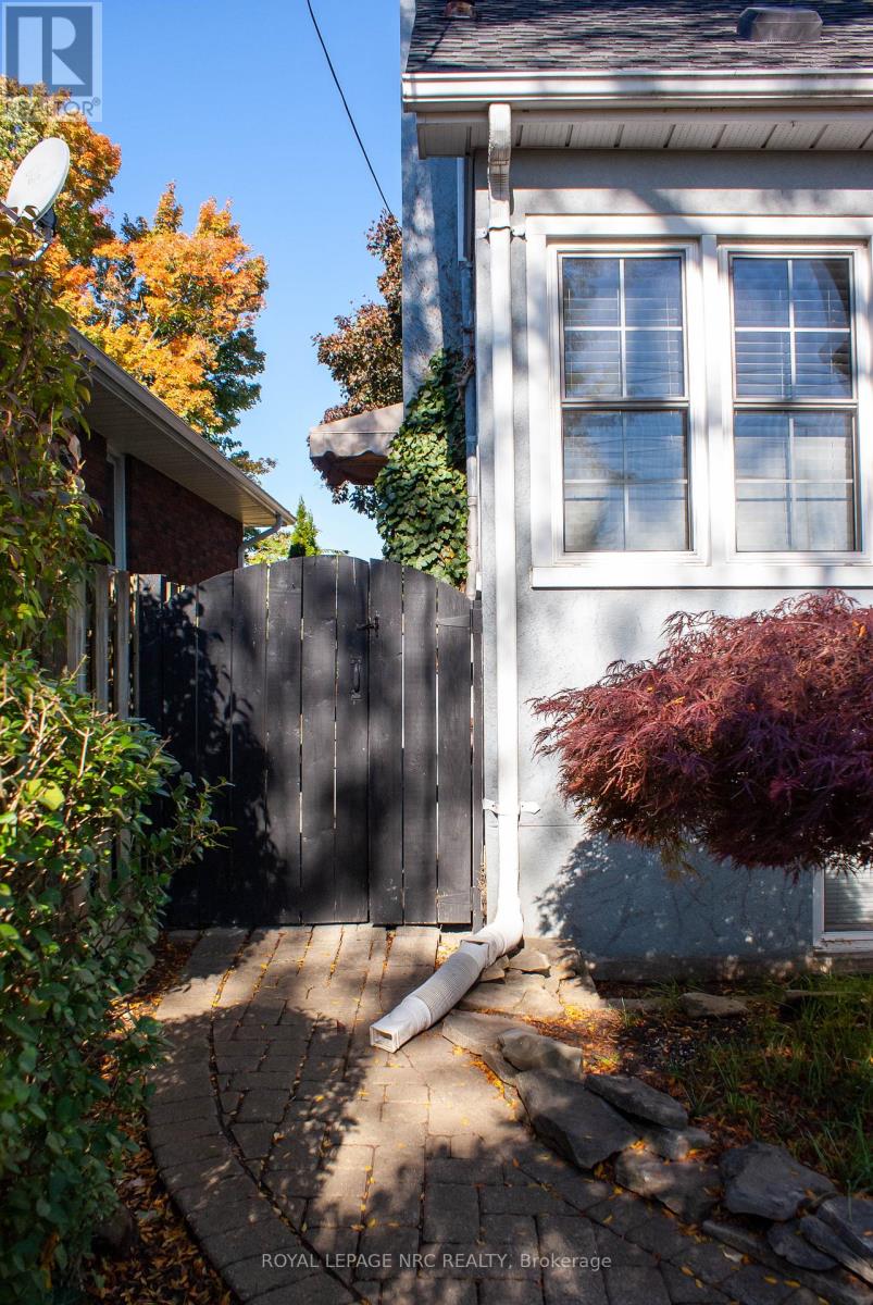 553 Carlton Street, St. Catharines (Carlton/bunting), Ontario  L2M 4X6 - Photo 8 - X12218197