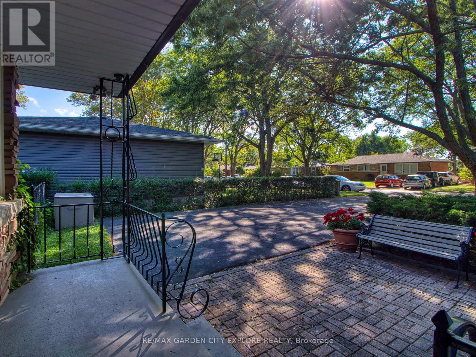 101 Masterson Drive, St. Catharines (Glendale/glenridge), Ontario  L2T 3P8 - Photo 2 - X12229096