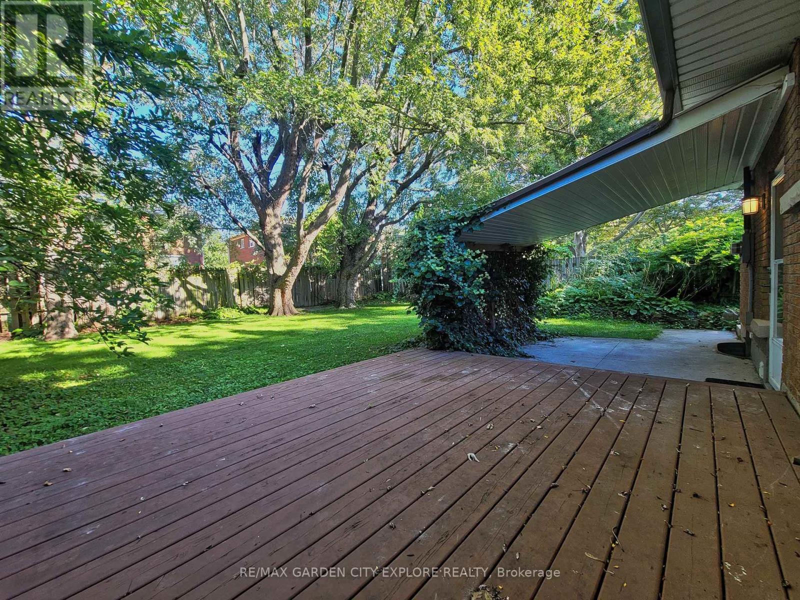 101 Masterson Drive, St. Catharines (Glendale/glenridge), Ontario  L2T 3P8 - Photo 4 - X12229096