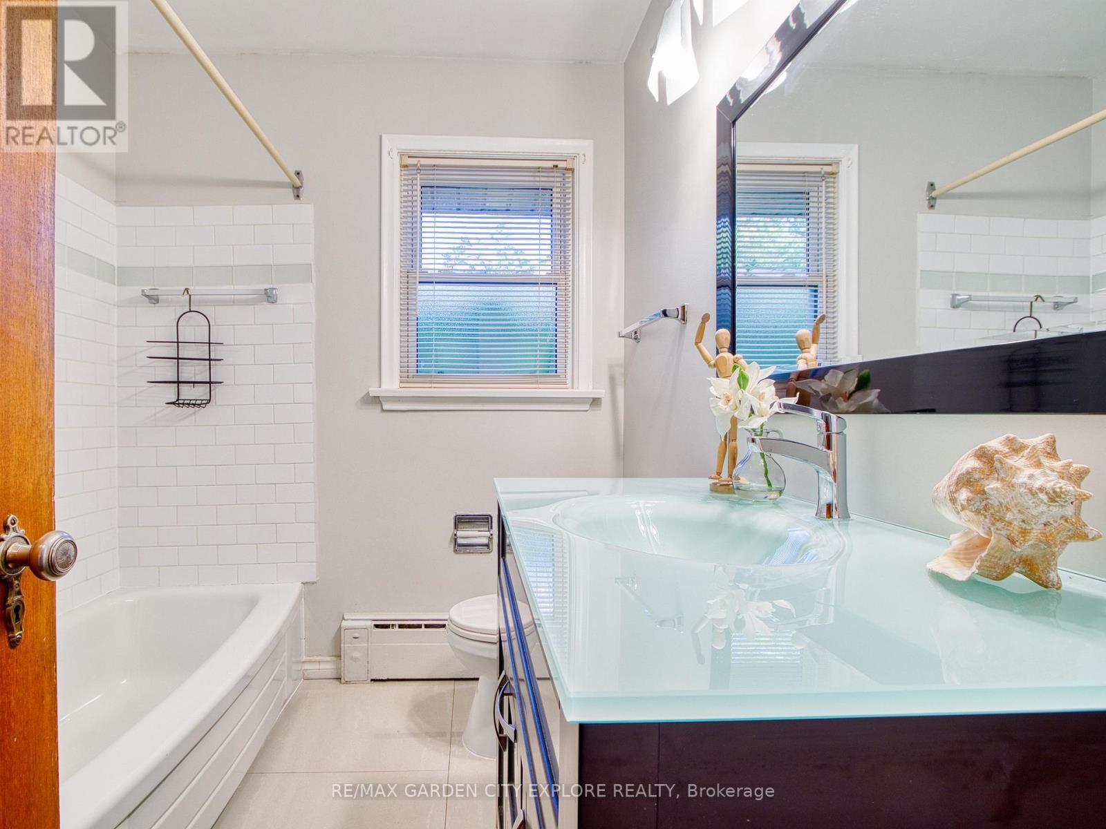 101 Masterson Drive, St. Catharines (Glendale/glenridge), Ontario  L2T 3P8 - Photo 9 - X12229096