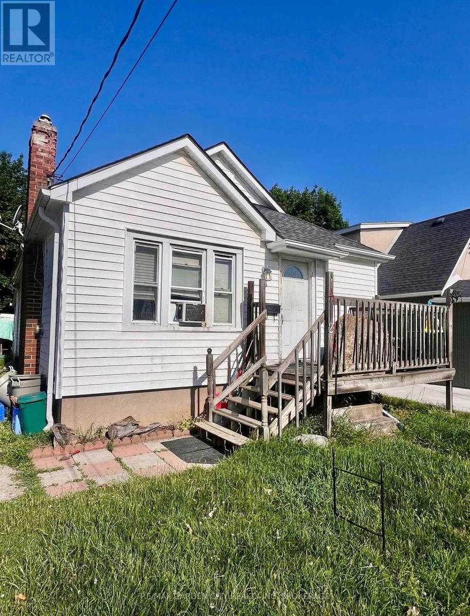 21 Prince Street, St. Catharines (E. Chester), Ontario  L2R 3X6 - Photo 1 - X12239264