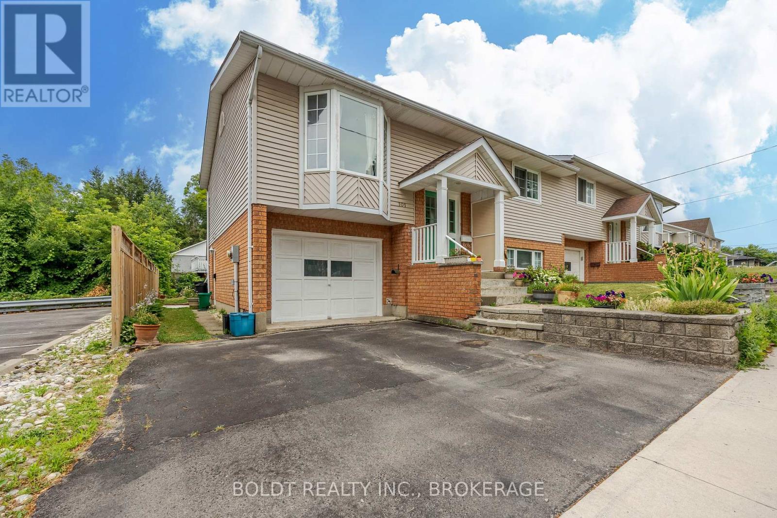 101 Arthur Street, St. Catharines (Lakeshore), Ontario  L2M 1H8 - Photo 1 - X12284753