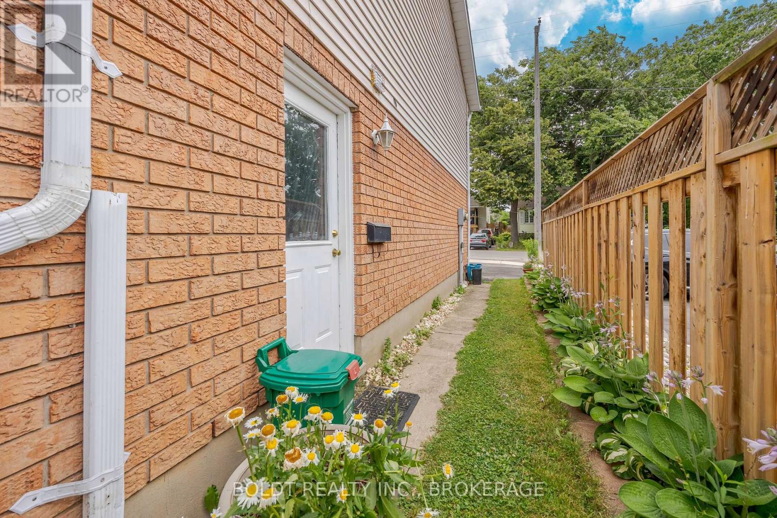 101 Arthur Street, St. Catharines (Lakeshore), Ontario  L2M 1H8 - Photo 3 - X12284753