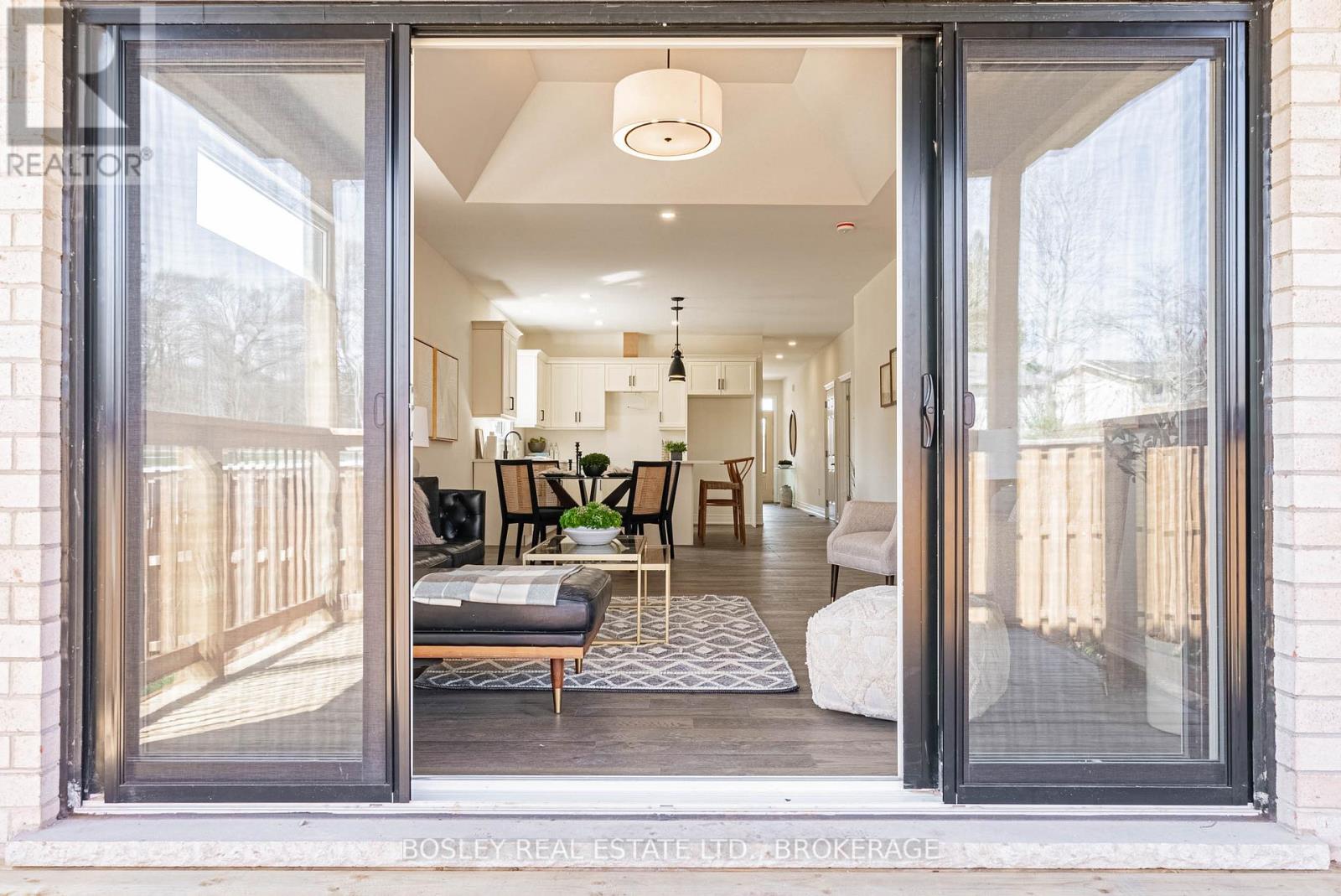 512 Royal Ridge Drive, Fort Erie, Ontario  L0S 1N0 - Photo 14 - X12154202