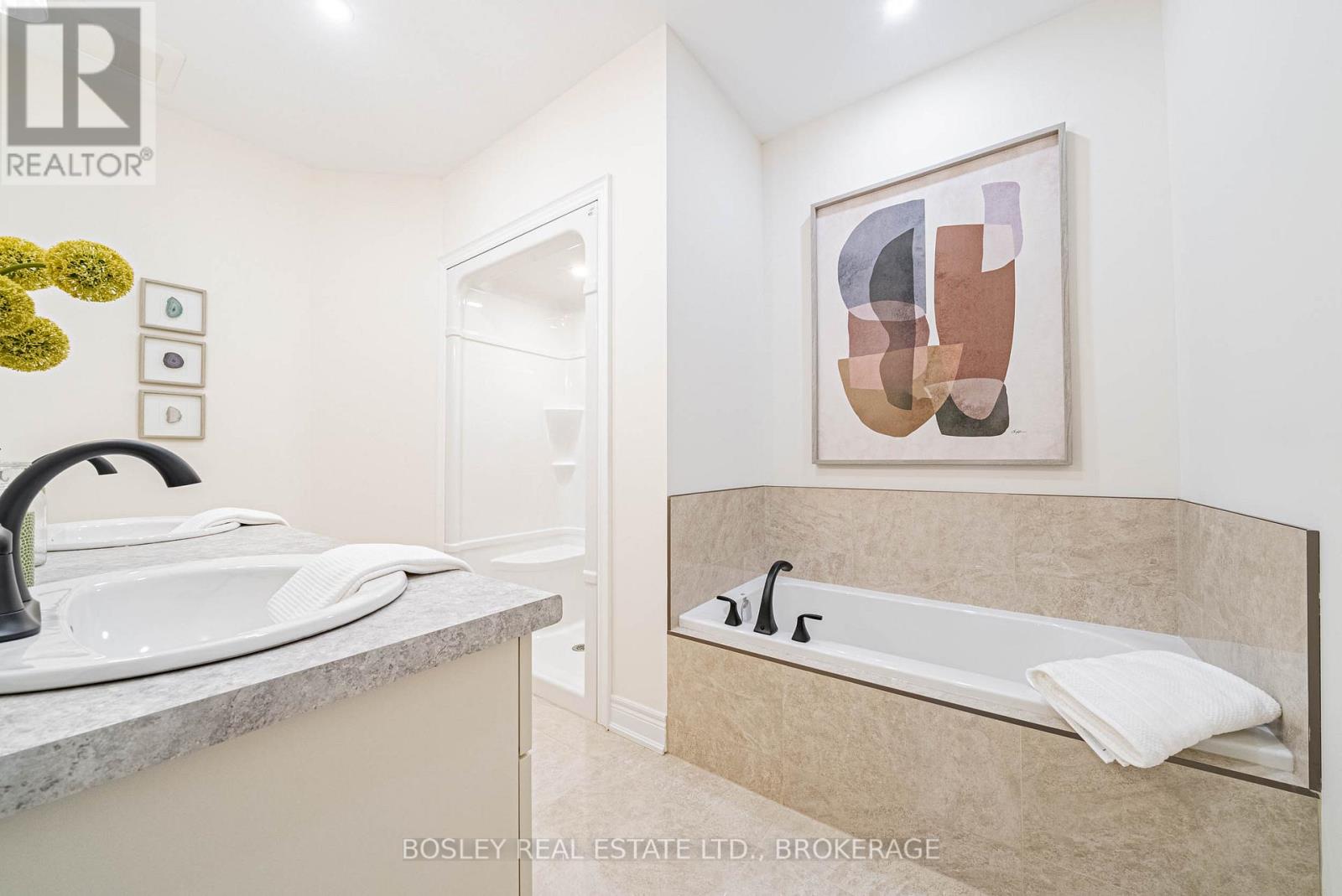 512 Royal Ridge Drive, Fort Erie, Ontario  L0S 1N0 - Photo 21 - X12154202