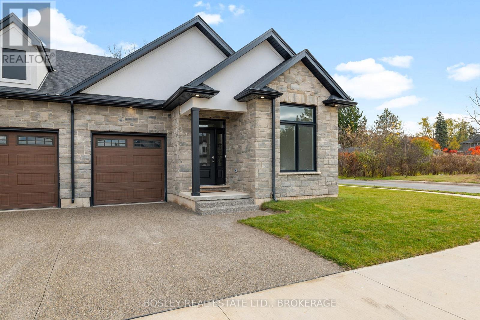 512 Royal Ridge Drive, Fort Erie, Ontario  L0S 1N0 - Photo 29 - X12154202