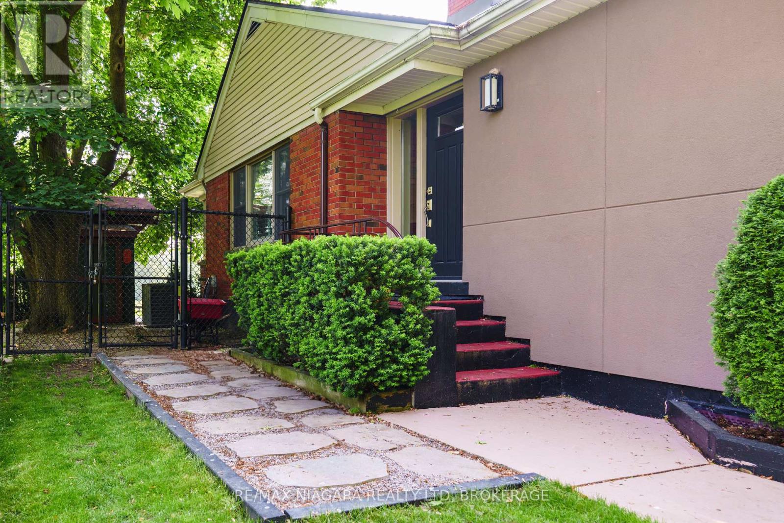 111 Riverdale Avenue, St. Catharines, Ontario  L2R 3S4 - Photo 2 - X12218708