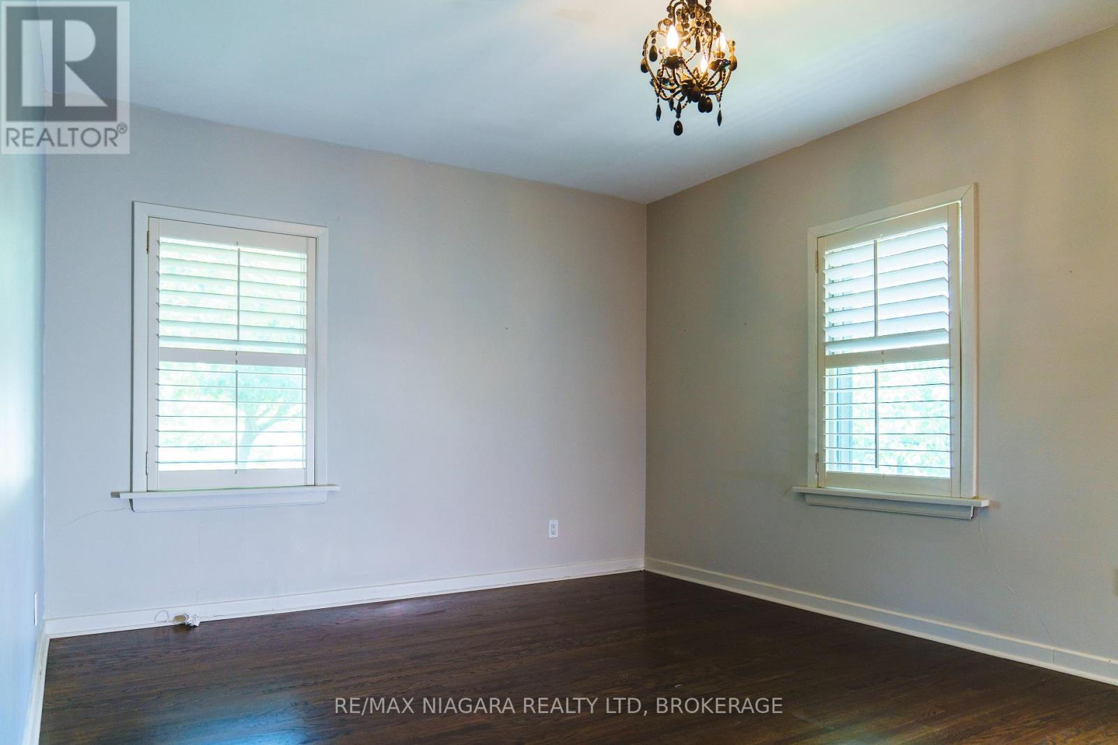 111 Riverdale Avenue, St. Catharines, Ontario  L2R 3S4 - Photo 30 - X12218708