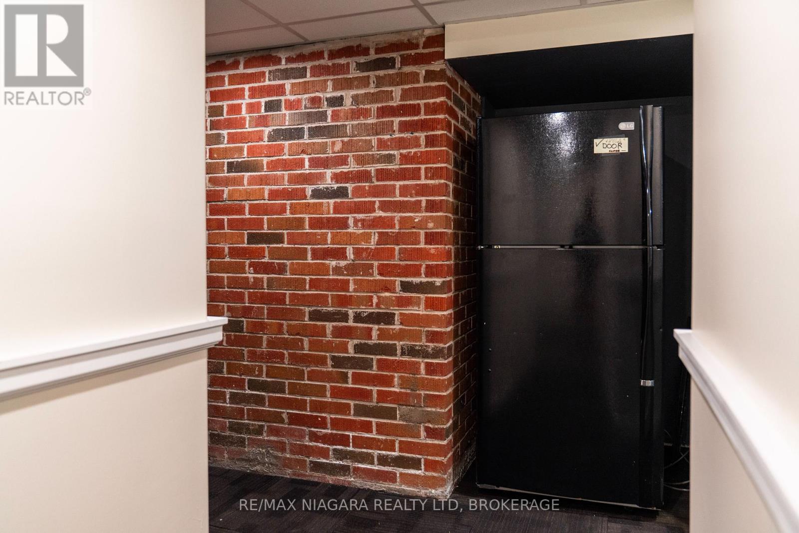 111 Riverdale Avenue, St. Catharines, Ontario  L2R 3S4 - Photo 35 - X12218708