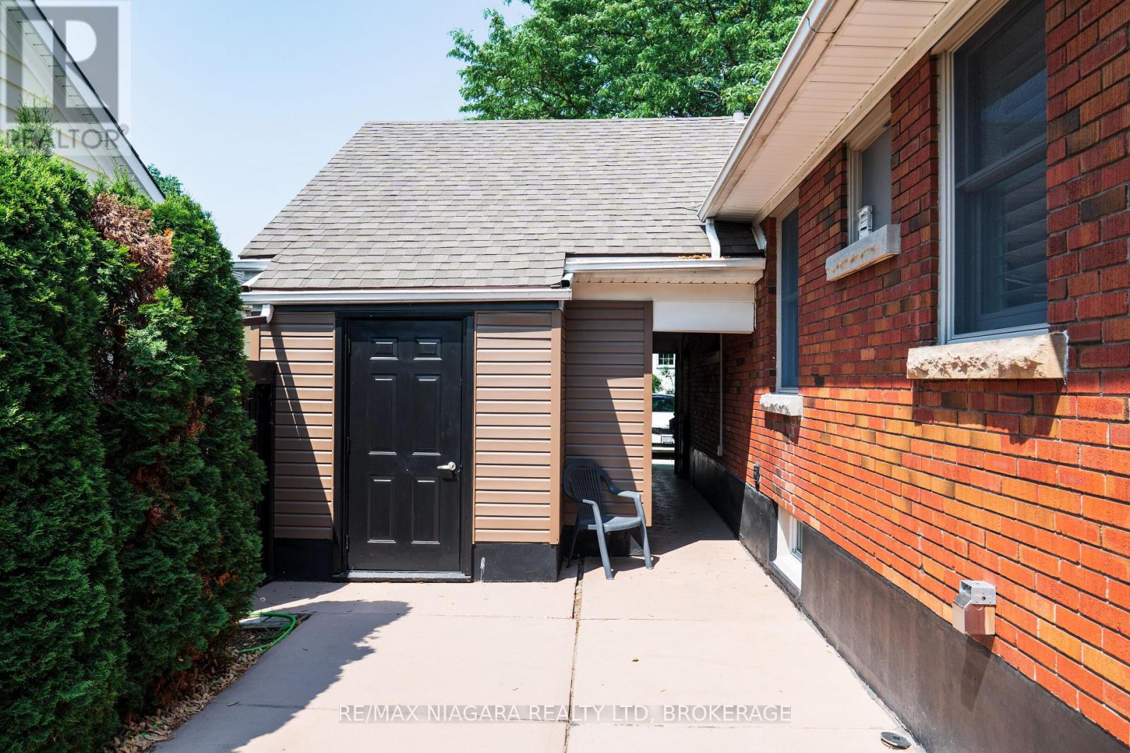 111 Riverdale Avenue, St. Catharines, Ontario  L2R 3S4 - Photo 4 - X12218708