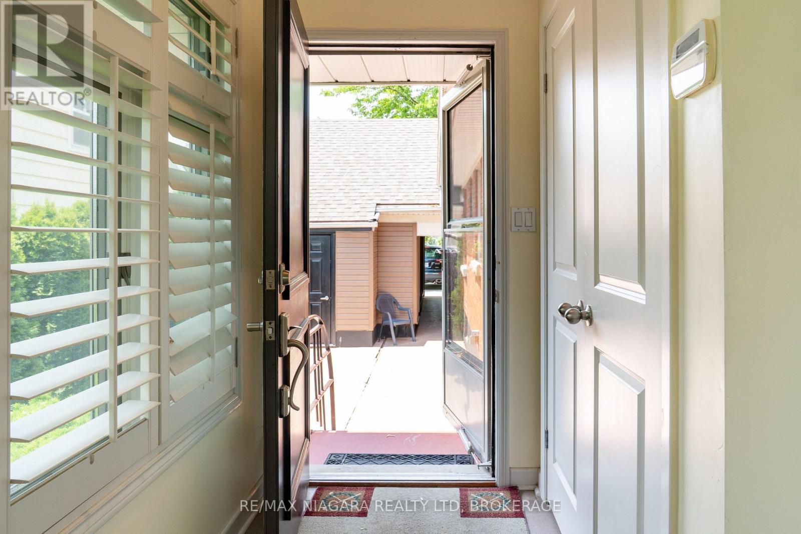 111 Riverdale Avenue, St. Catharines, Ontario  L2R 3S4 - Photo 5 - X12218708