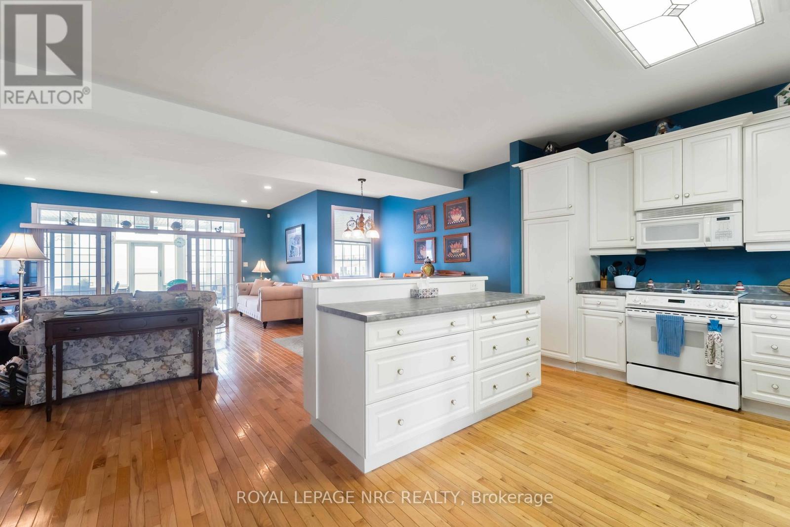 41 Promenade Way, Fort Erie, Ontario  L0S 1B0 - Photo 12 - X12219069