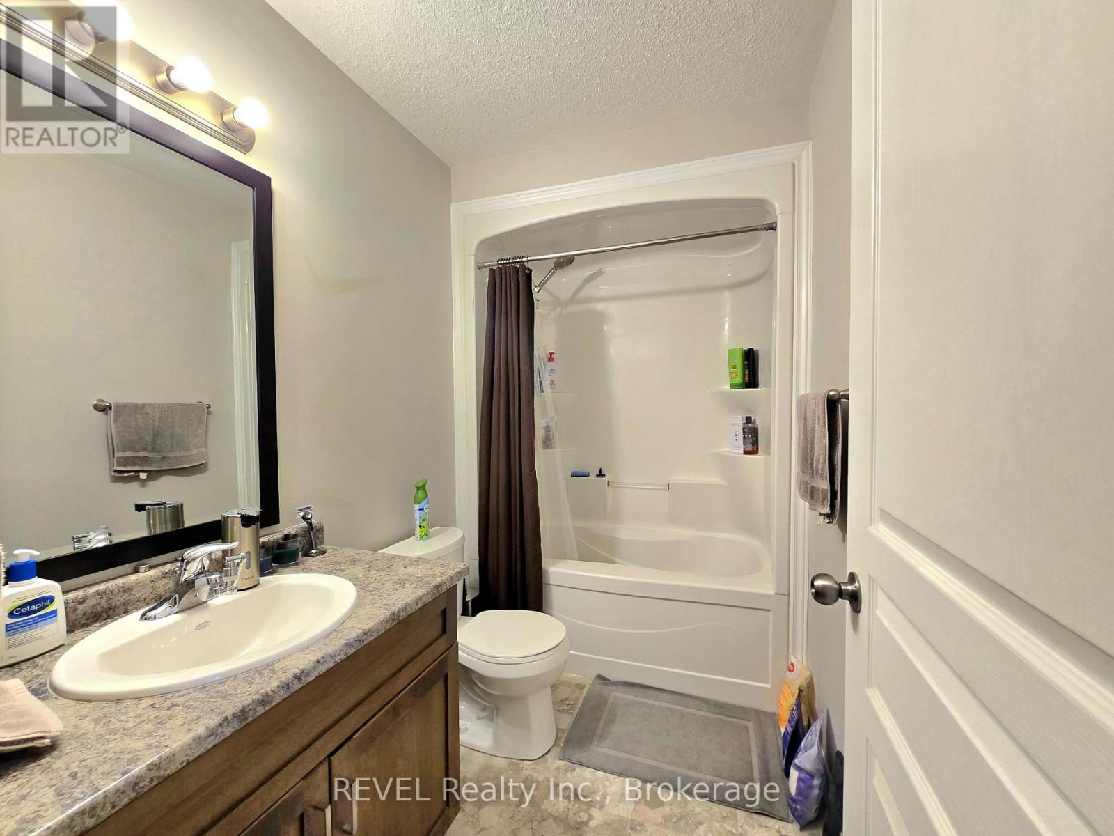 12 - 60 Canterbury Drive, St. Catharines, Ontario  L2P 0E7 - Photo 27 - X12234694