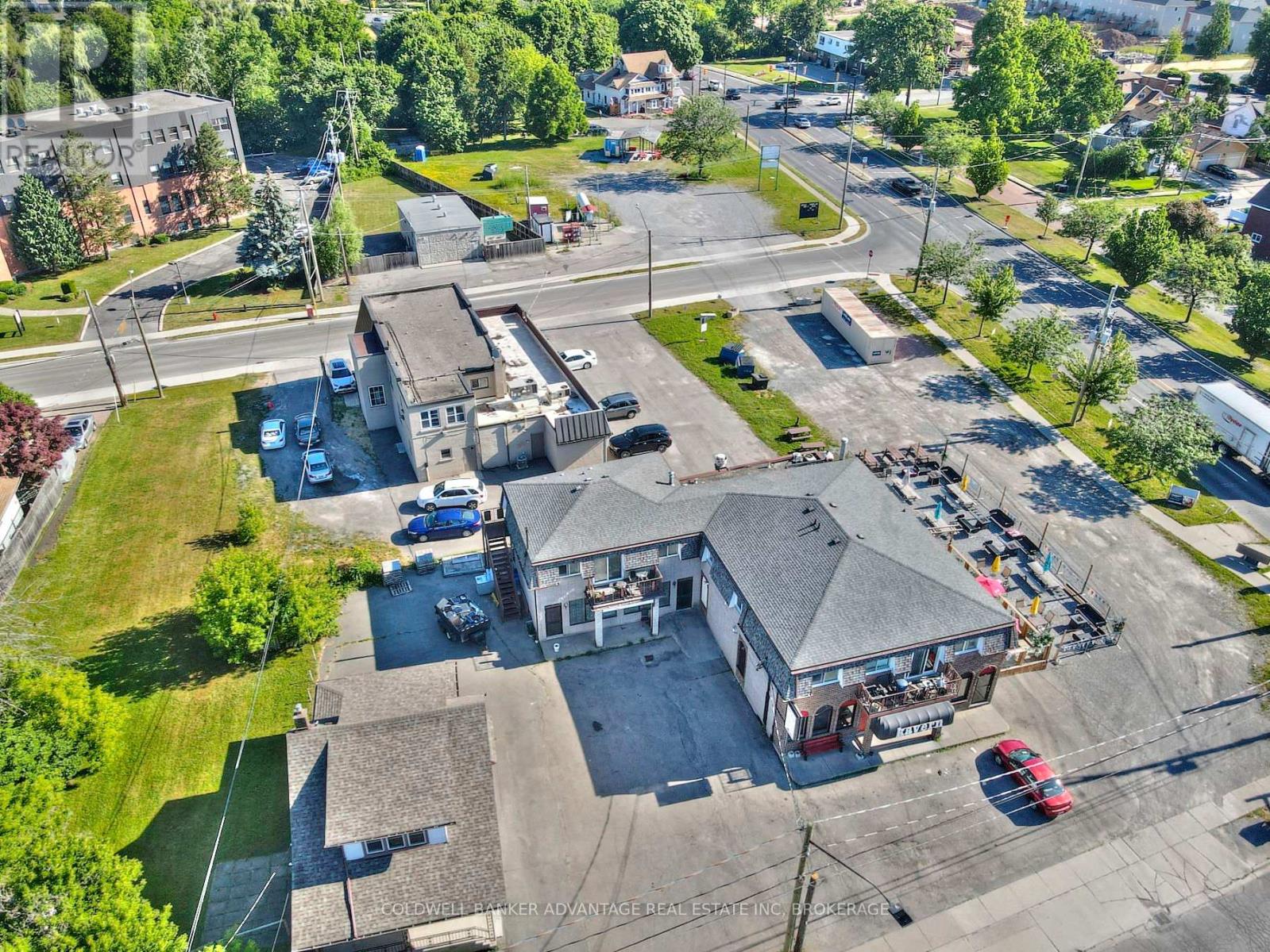 192 Maple Avenue, Welland, Ontario  L3C 5G5 - Photo 2 - X12246455