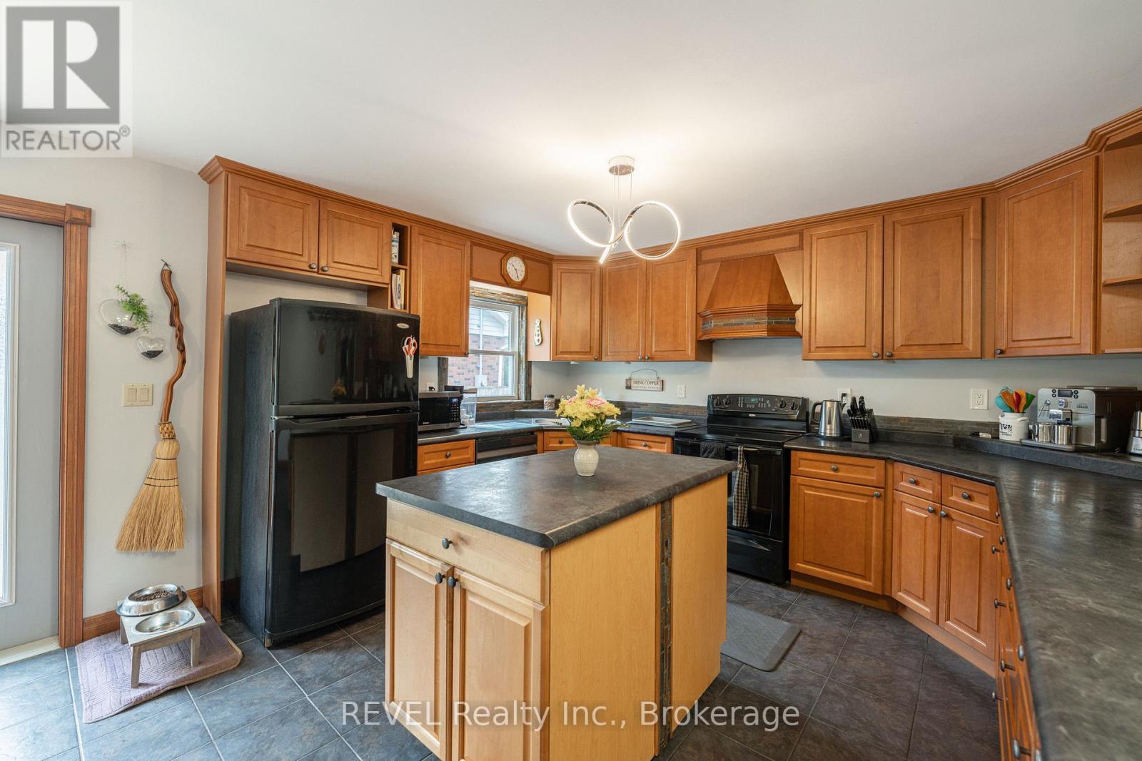 12 Aquadale Drive, St. Catharines, Ontario  L2N 3R6 - Photo 13 - X12253990