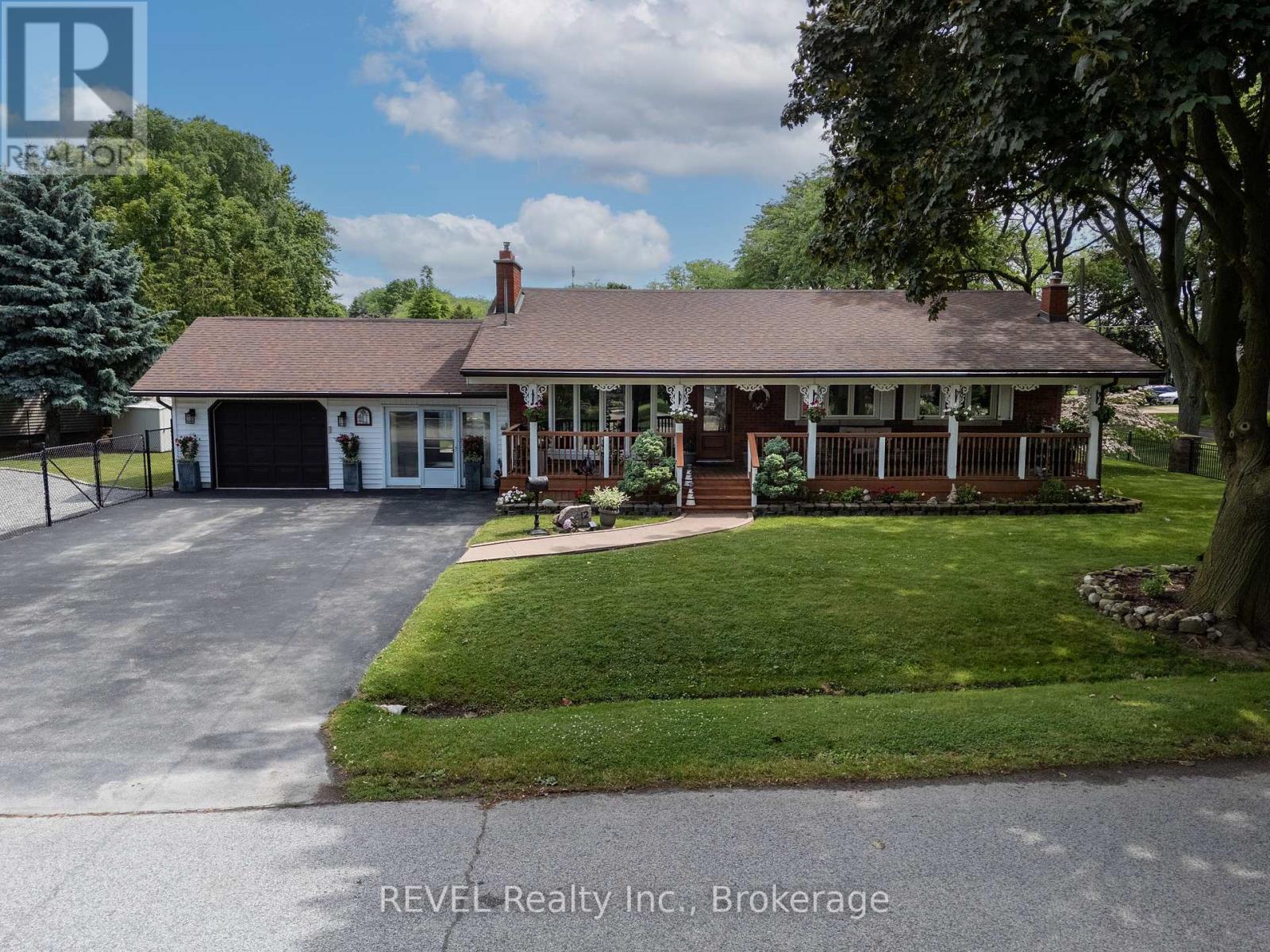 12 Aquadale Drive, St. Catharines, Ontario  L2N 3R6 - Photo 2 - X12253990
