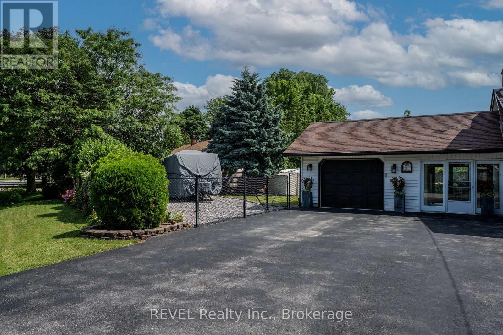 12 Aquadale Drive, St. Catharines, Ontario  L2N 3R6 - Photo 6 - X12253990
