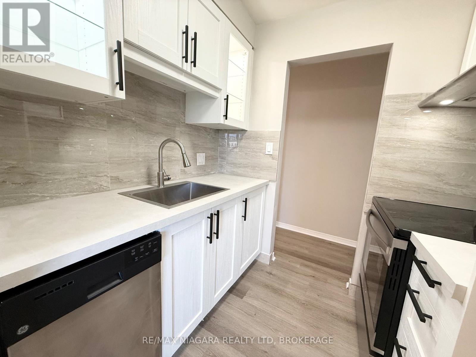 8 - 286 Vine Street, St. Catharines, Ontario  L2M 4T3 - Photo 20 - X12261205