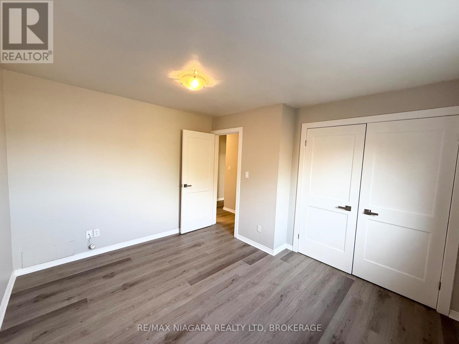 8 - 286 Vine Street, St. Catharines, Ontario  L2M 4T3 - Photo 24 - X12261205