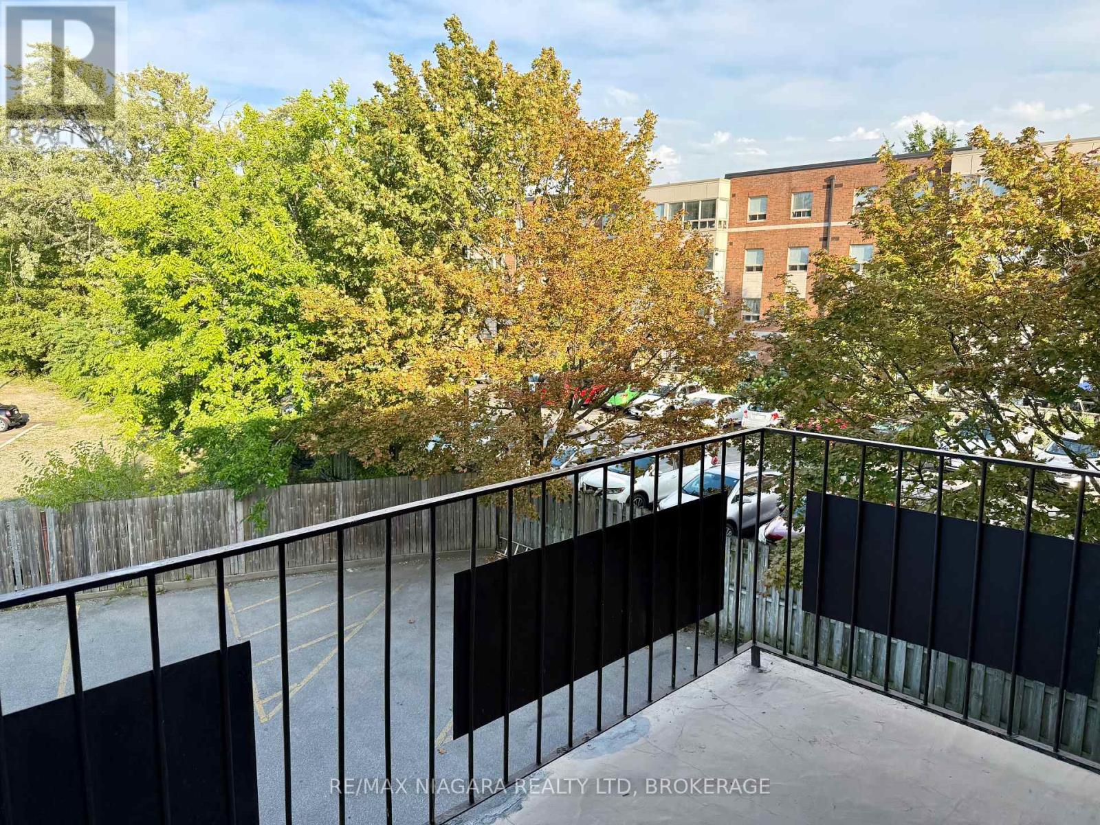 8 - 286 Vine Street, St. Catharines, Ontario  L2M 4T3 - Photo 31 - X12261205