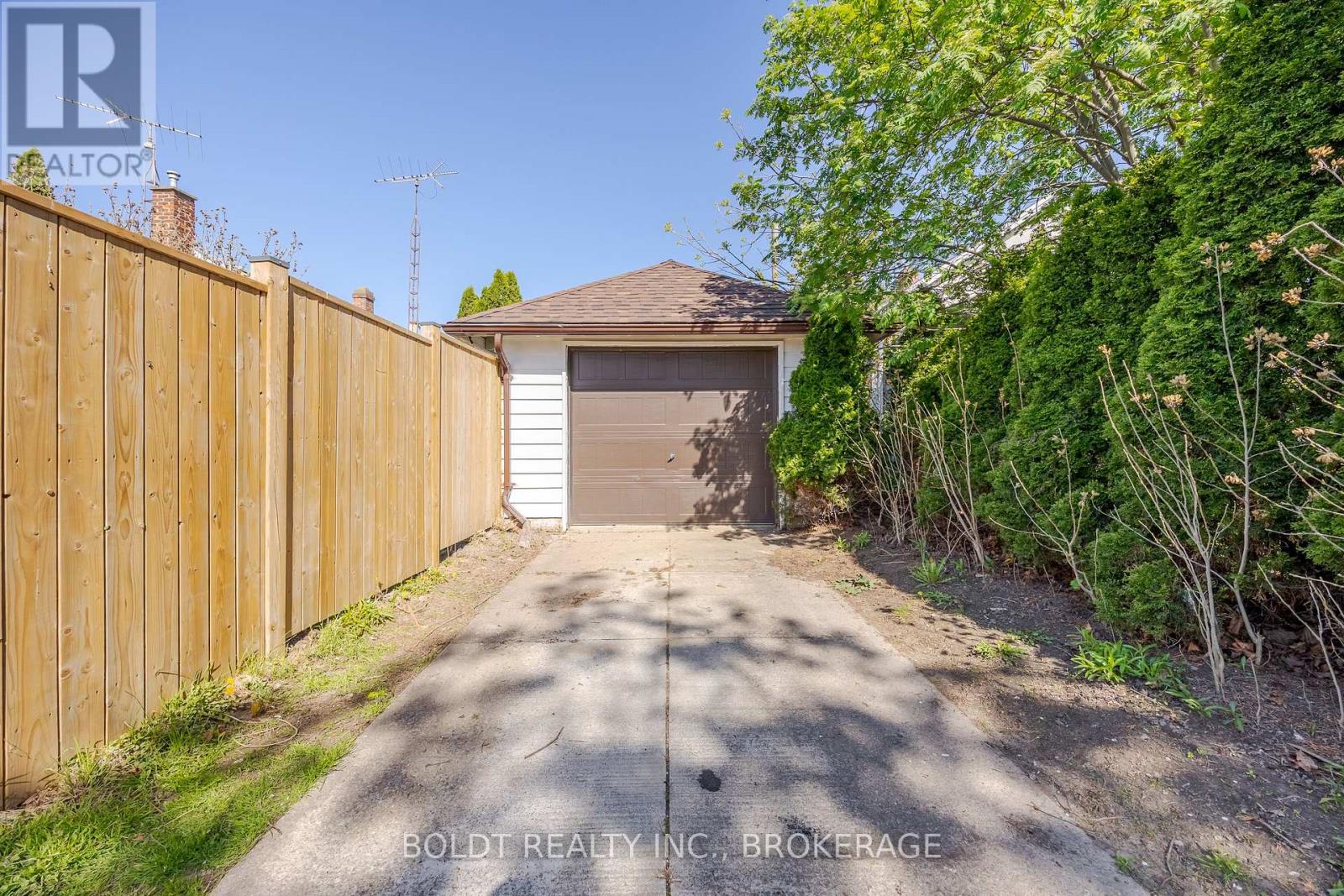 336 Carlton Street S, St. Catharines, Ontario  L2N 1C4 - Photo 12 - X12269983
