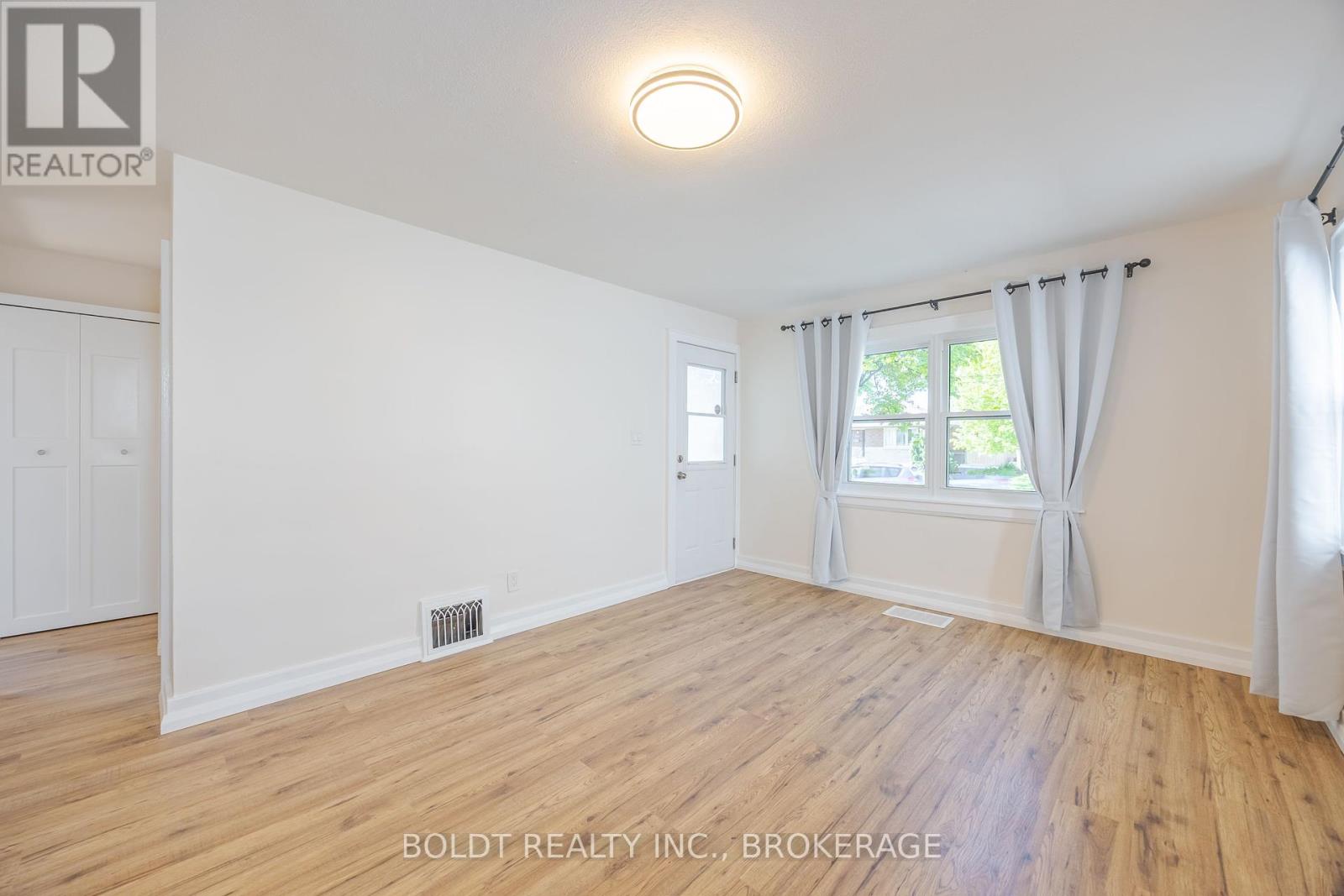 336 Carlton Street S, St. Catharines, Ontario  L2N 1C4 - Photo 13 - X12269983