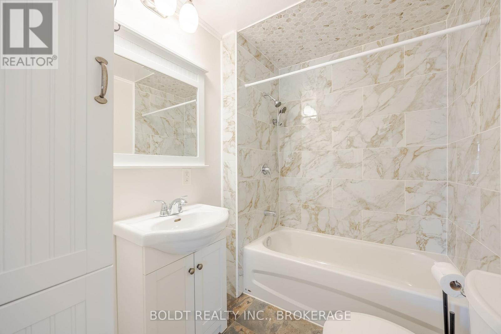 336 Carlton Street S, St. Catharines, Ontario  L2N 1C4 - Photo 9 - X12269983
