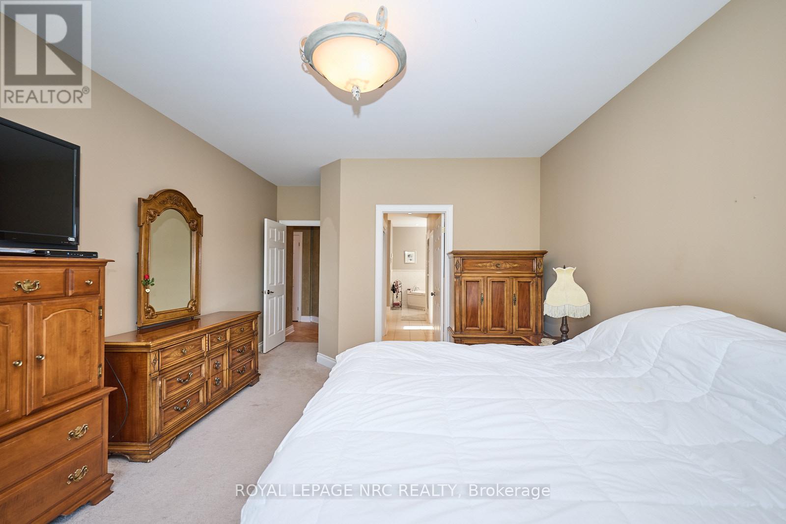 7995 Cathedral Drive, Niagara Falls, Ontario  L2H 2Z2 - Photo 16 - X12273935
