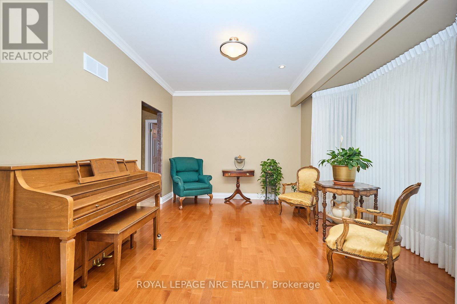 7995 Cathedral Drive, Niagara Falls, Ontario  L2H 2Z2 - Photo 6 - X12273935
