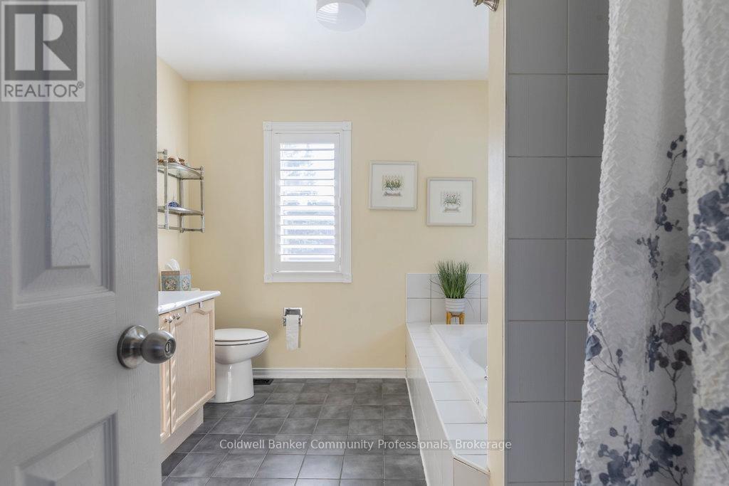 1 - 11 Pirie Drive, Hamilton, Ontario  L9H 6Z6 - Photo 22 - X12278433