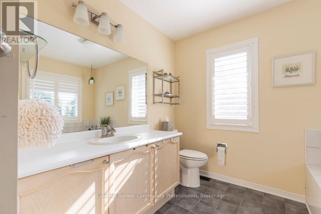 1 - 11 Pirie Drive, Hamilton, Ontario  L9H 6Z6 - Photo 23 - X12278433