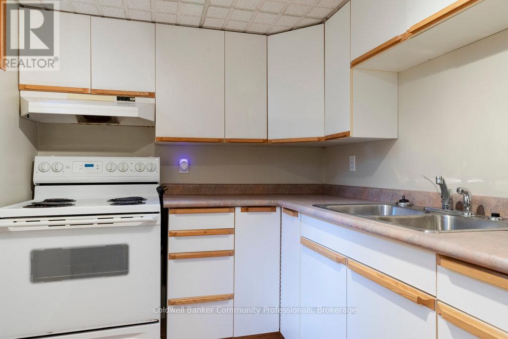 1 - 11 Pirie Drive, Hamilton, Ontario  L9H 6Z6 - Photo 37 - X12278433