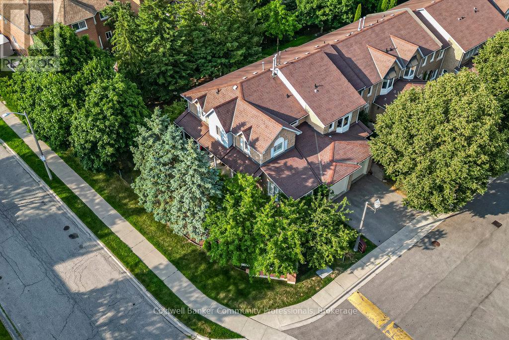 1 - 11 Pirie Drive, Hamilton, Ontario  L9H 6Z6 - Photo 5 - X12278433