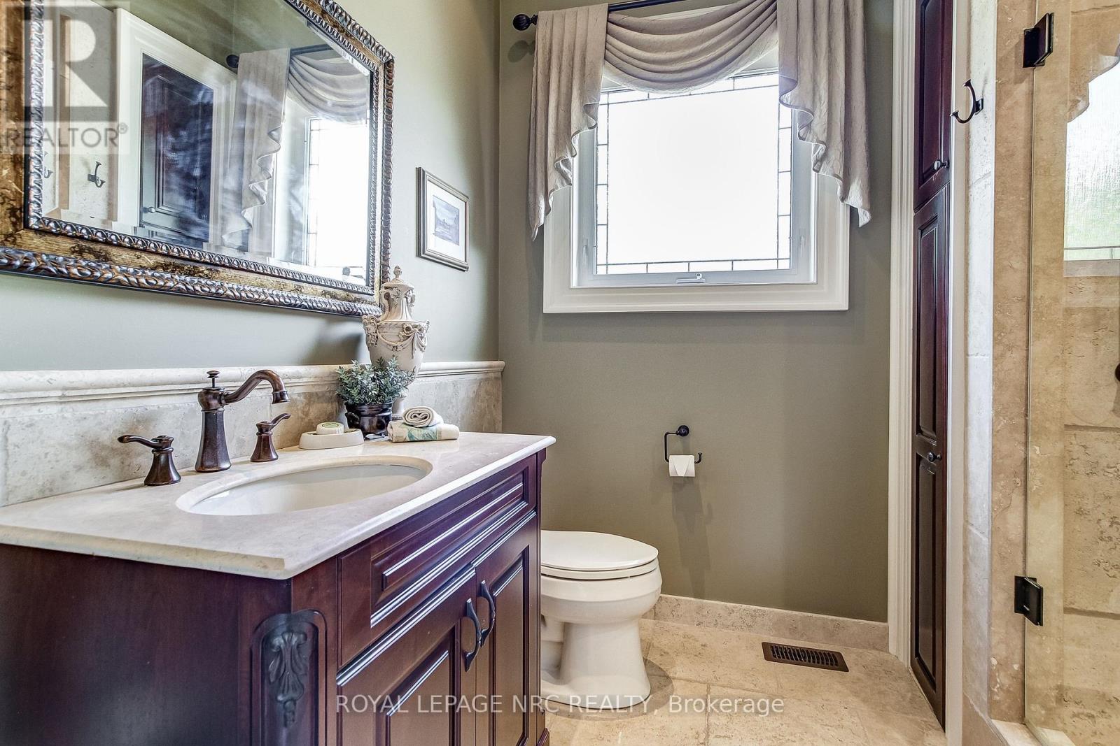 6725 Domenic Crescent, Niagara Falls, Ontario  L2J 4L5 - Photo 23 - X12298461