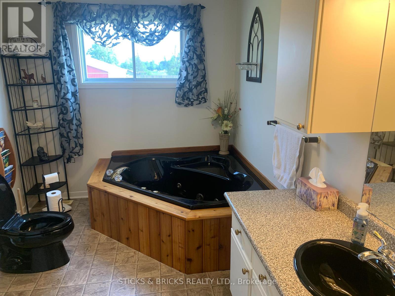 994 Moyer Road, Welland, Ontario  L0S 1K0 - Photo 27 - X12304297