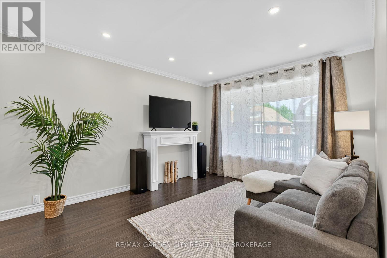 133 Connaught Avenue, Hamilton, Ontario  L8L 6Z2 - Photo 3 - X12313634