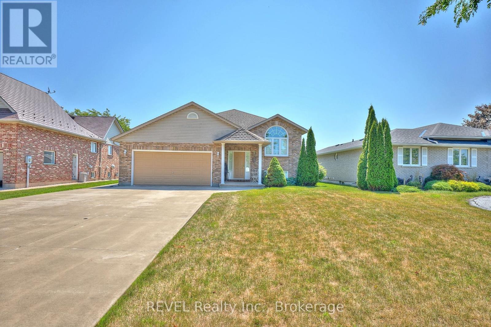 118 Colbeck Drive, Welland (Coyle Creek), Ontario  L3C 7B2 - Photo 2 - X12315311