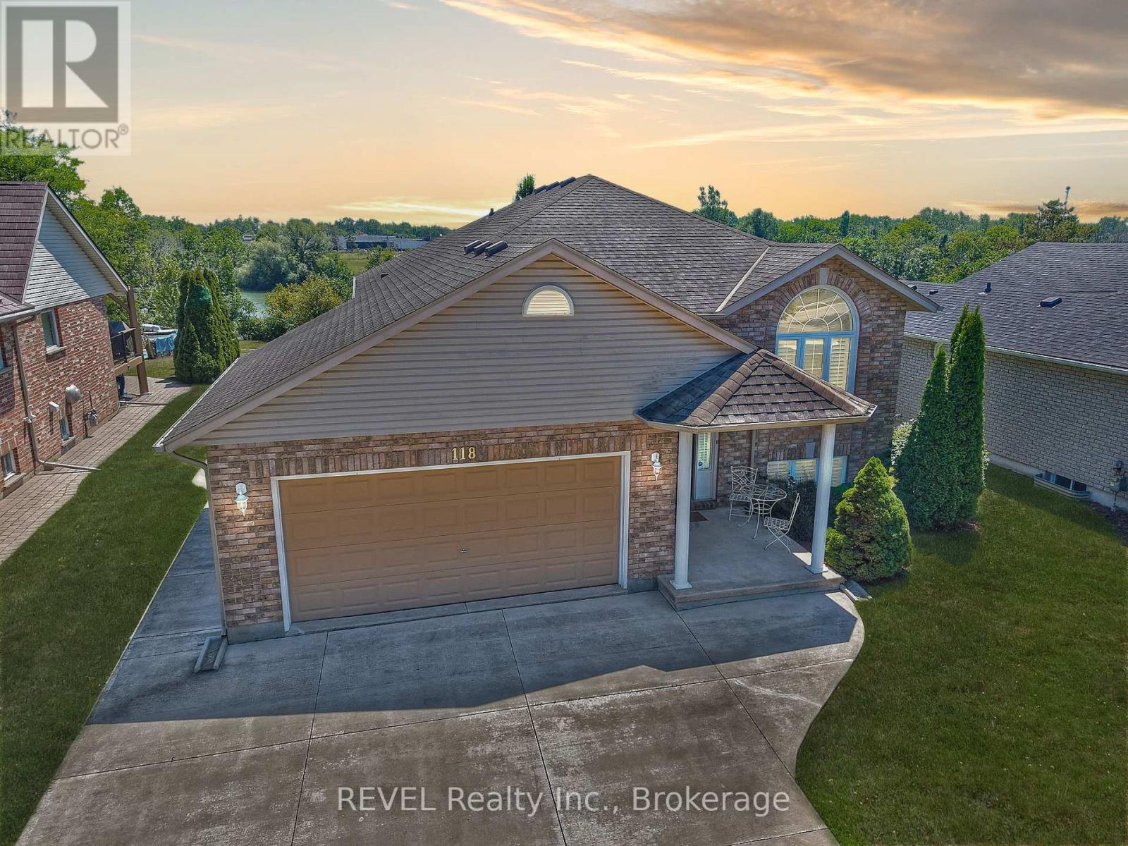 118 Colbeck Drive, Welland (Coyle Creek), Ontario  L3C 7B2 - Photo 3 - X12315311