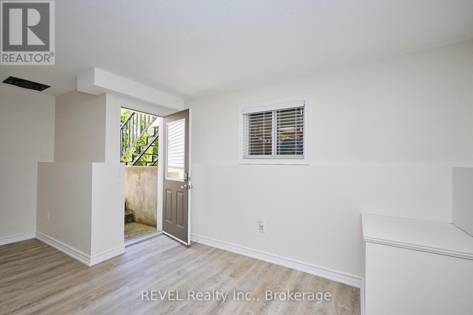 118 Colbeck Drive, Welland (Coyle Creek), Ontario  L3C 7B2 - Photo 48 - X12315311
