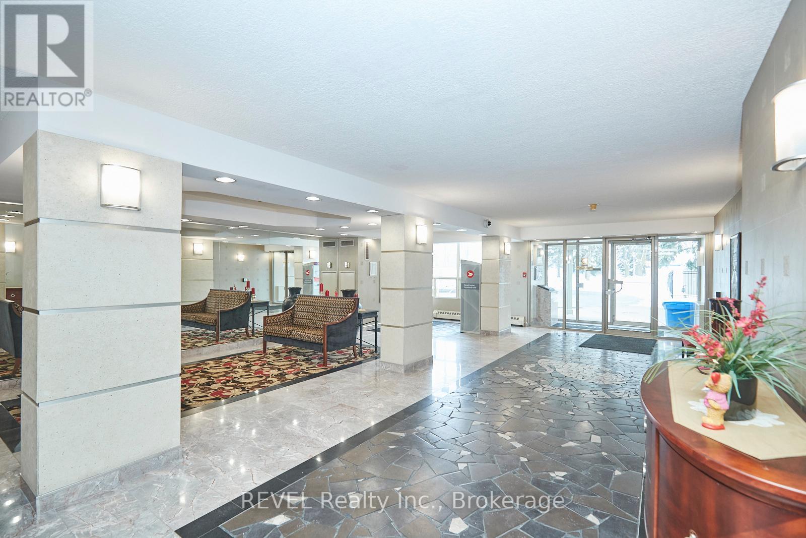 206 - 5100 Dorchester Road, Niagara Falls, Ontario  L2E 7H4 - Photo 4 - X12316778