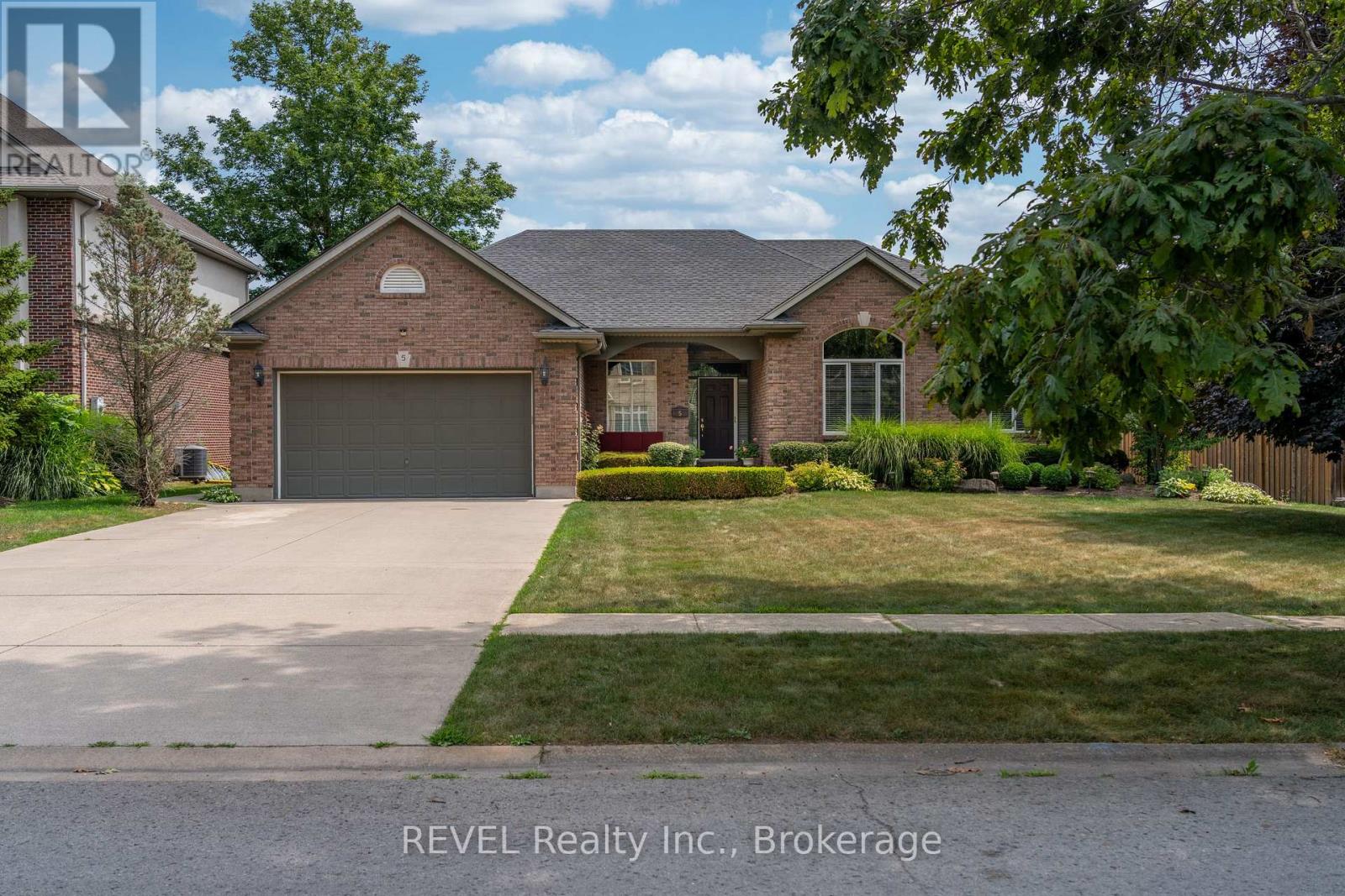 5 BEECHWOOD CRESCENT, Pelham, Ontario