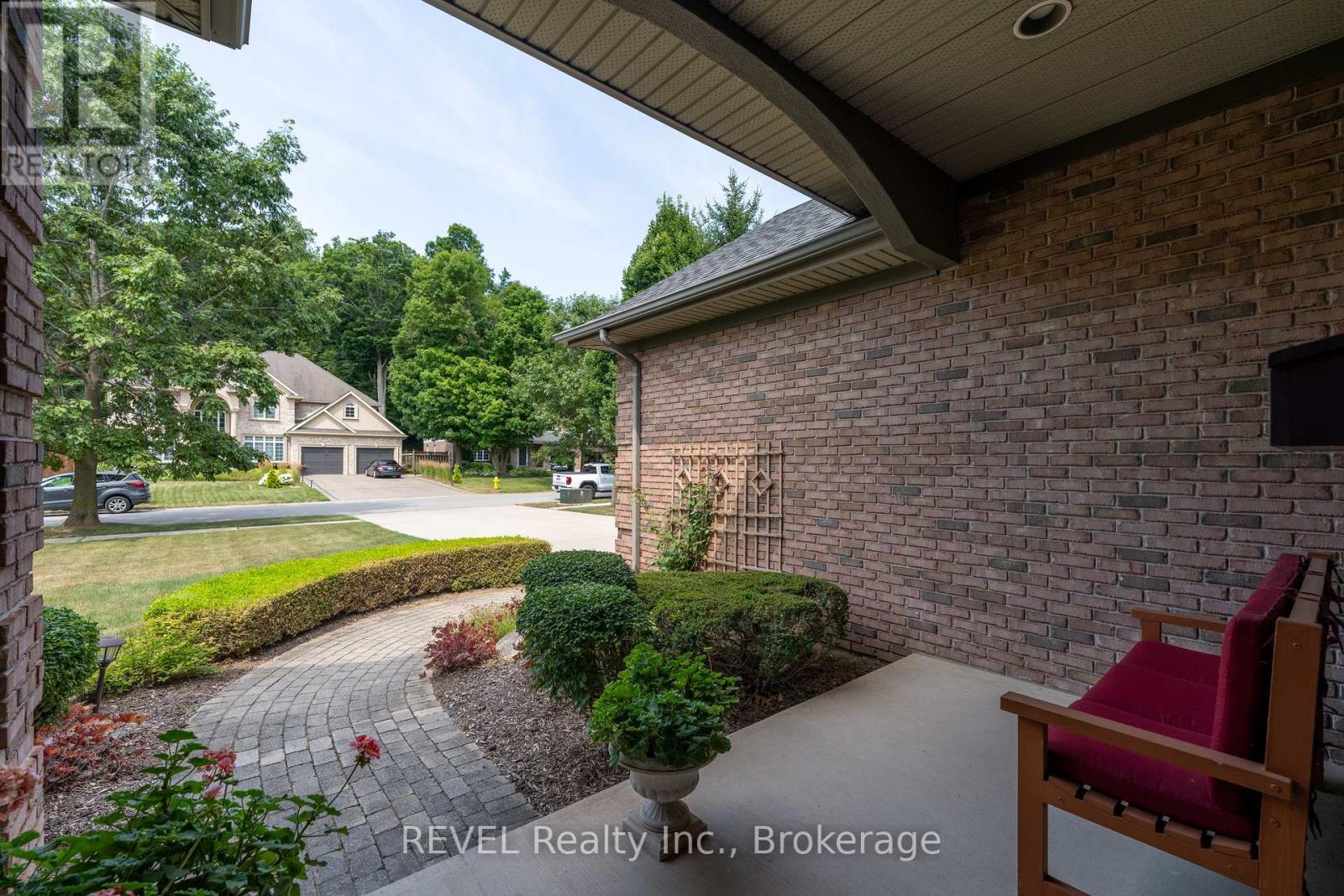 5 Beechwood Crescent, Pelham, Ontario  L0S 1E7 - Photo 5 - X12321328