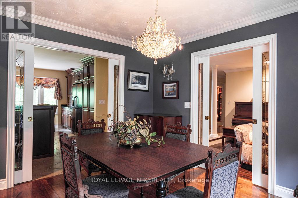 1110 Centre Street, Pelham, Ontario  L0S 1C0 - Photo 13 - X12322944