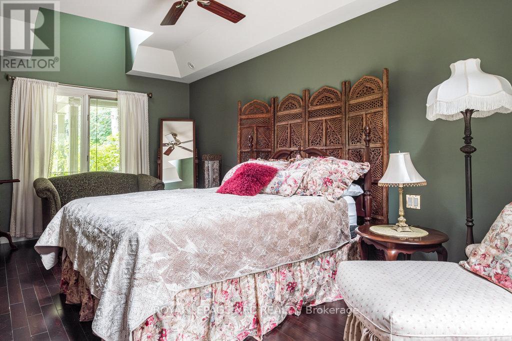 1110 Centre Street, Pelham, Ontario  L0S 1C0 - Photo 15 - X12322944